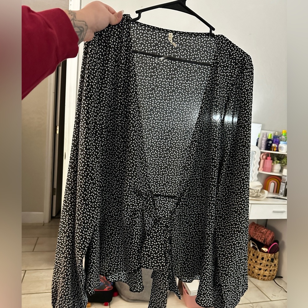 blouse - Picture 1 of 2